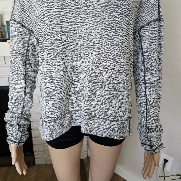 Lululemon Squad Goals Hoodie Size 8 Lightweight White Gray Pullover Top Shirt - Picture 3 of 11